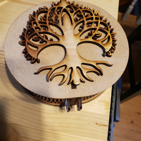 Handmade wooden trinket box - Picture 3 of 3